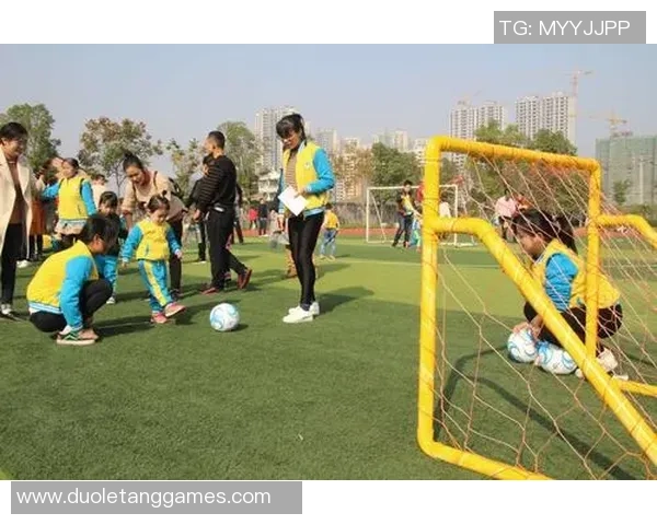 床笠罩足球明星的时尚魅力与运动精神完美结合的设计理念探讨