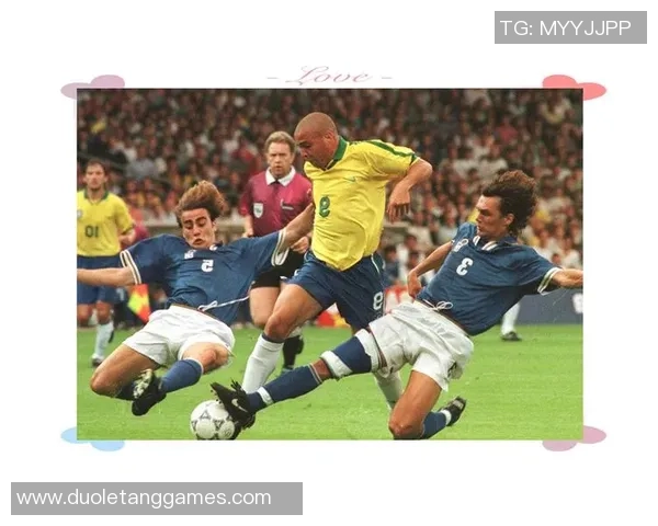 球服如何通过设计与风格展现足球明星的个性与魅力