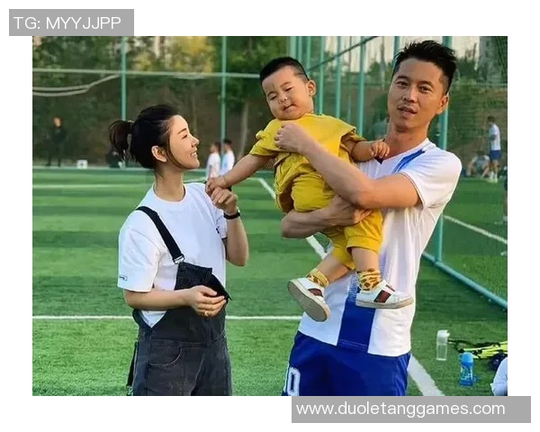 足球明星父子同框高清照片展现亲情与运动激情的完美结合 足球明星父子同框高清照片展现亲情与运动激情的完美结合